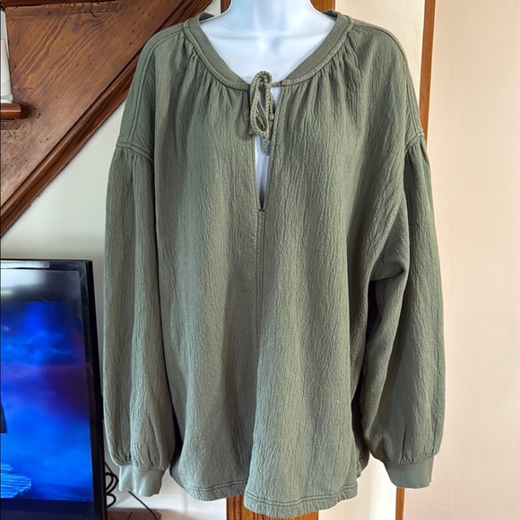American Eagle Outfitters Green Oversized Long Sleeve Blouse - Picture 1 of 5